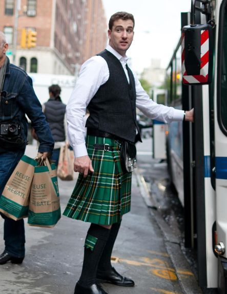  Scottish Kilts for Men Blue Belly Button Measurements Mens Kilt  Scottish Tartan Kilt Adult Tutu Skirts for Men : Ropa, Zapatos y Joyería